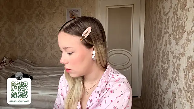 Rose_Lachrymose's cam snapshot