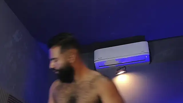 BeardAndrew live sex cam