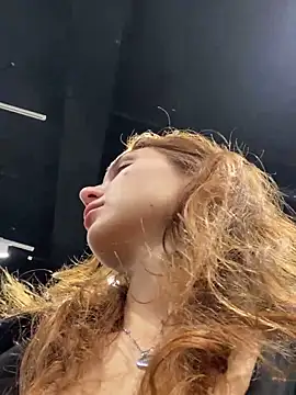 QuitieLia live sex cam