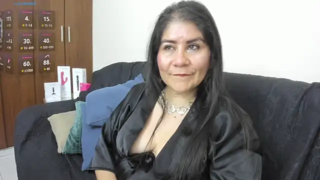 kiraGeiner live sex cam