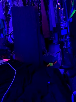 gurlnips live sex cam