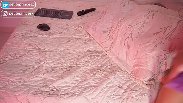 petitevictoria live sex cam