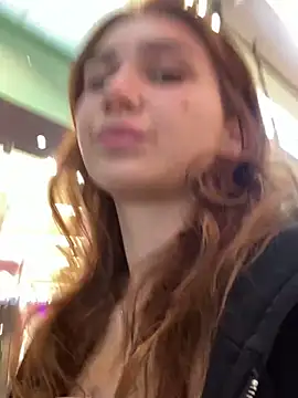 QuitieLia live sex cam