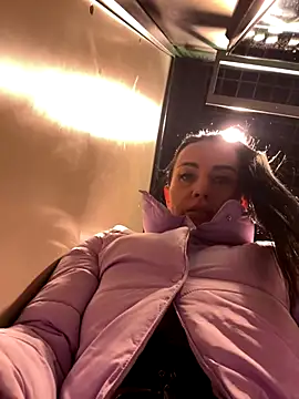 CrazzyChicks live sex cam