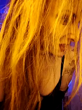 Luna_Kitanna live sex cam