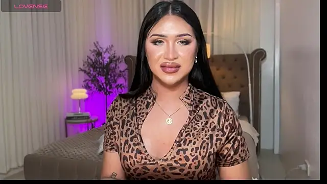 Your_Majesty_Tyra live sex cam