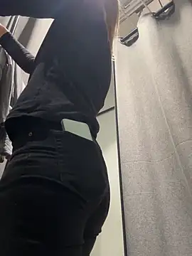 ValenciaShock live sex cam