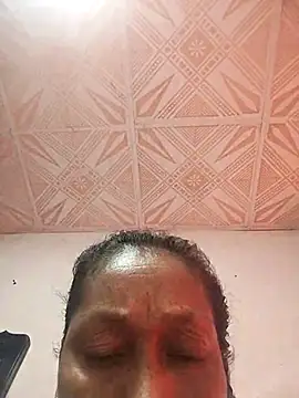 Naomi-Mature live sex cam