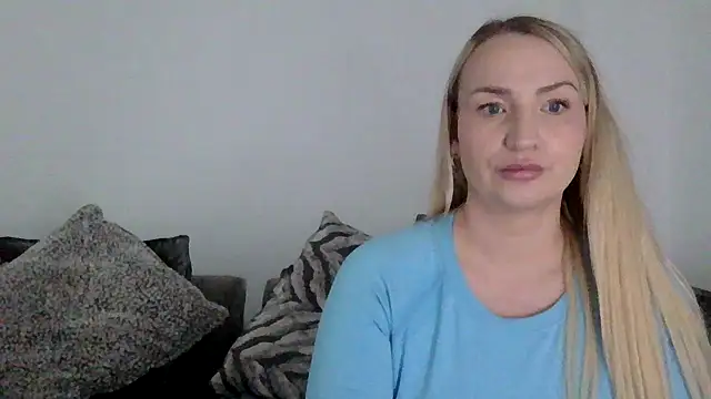 BootyQueenApril's cam snapshot