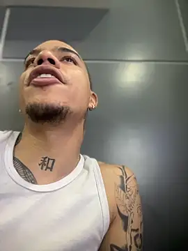 AlphaMasterXxx live sex cam