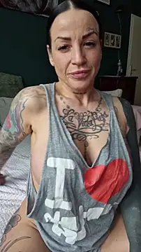 EmilyDiazofficial live sex cam