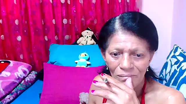 SLUTTYROXY live sex cam