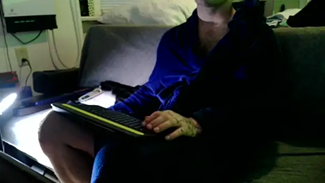 Luv2SuckBWC92 live sex cam