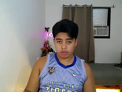 Hugecock2hundle_intown live sex cam