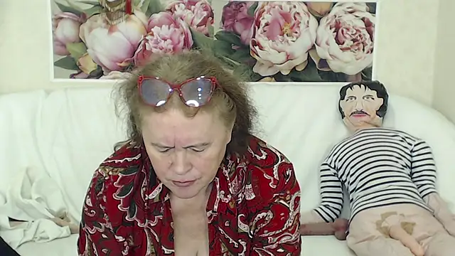 FlaviaSquirts live sex cam