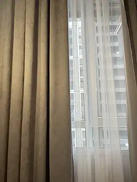 CurlyLara live sex cam