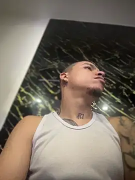 AlphaMasterXxx live sex cam