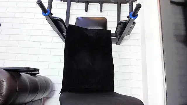 ItaloMoore live sex cam