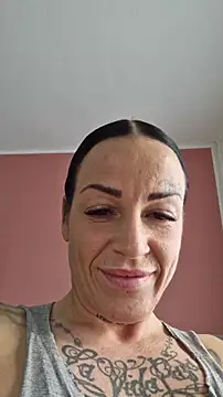 EmilyDiazofficial live sex cam