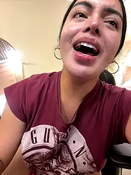 TS-SimplyTheBest live sex cam