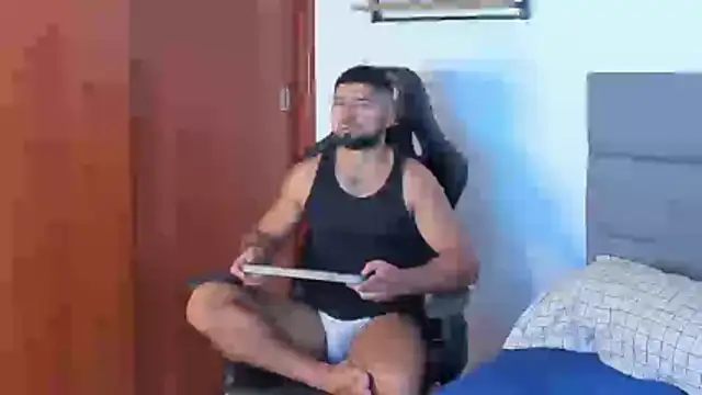 ethaanjones live sex cam