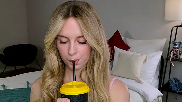 RozzitaBedberry live sex cam