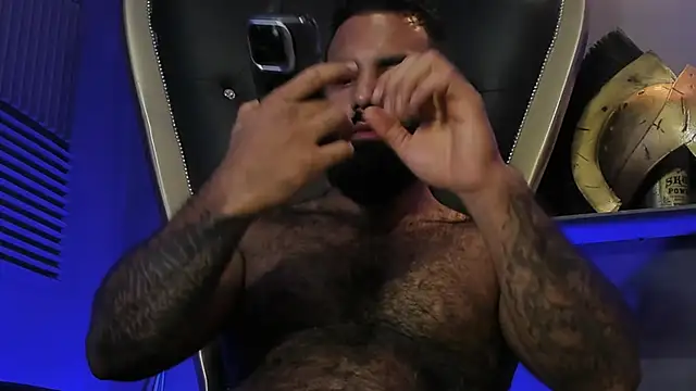 BeardAndrew live sex cam