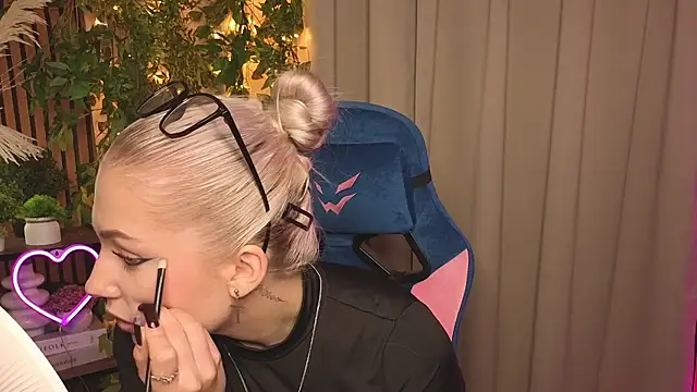 AnnieSwanson's cam snapshot