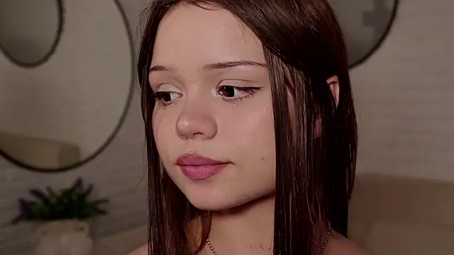 Sarah_babyyy live sex cam