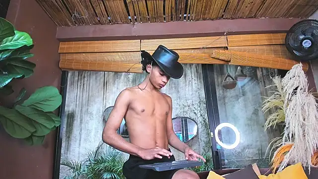 AlanCutee live sex cam