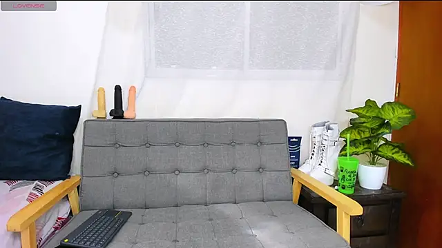 zou_quira live sex cam