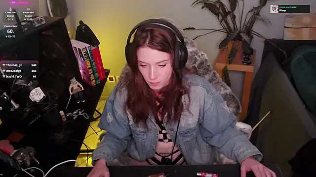 Horny_Makima live sex cam