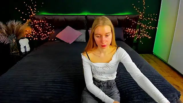 Alina_Blonde's cam snapshot