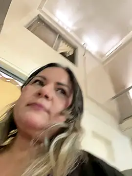 Lucy_Milf_474's cam snapshot