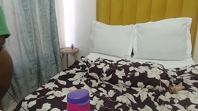 Bella_2025's cam snapshot