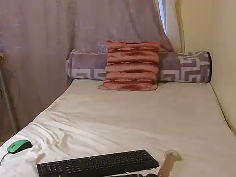 Sexy-Bitch84's cam snapshot