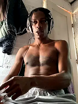 Larry-n-clouds live sex cam