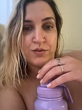 Bia_sexynovaes live sex cam