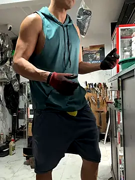 Paul22cm- live sex cam