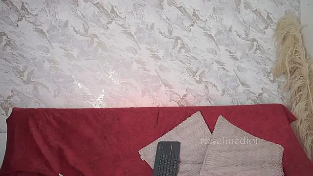 roselinedior live sex cam