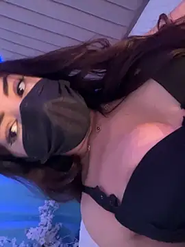 Lola-Bee's cam snapshot