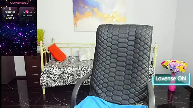 Julia_Dean's cam snapshot