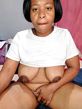 Naive618 live sex cam