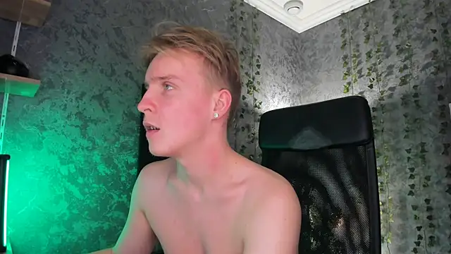 AlexxSweet live sex cam