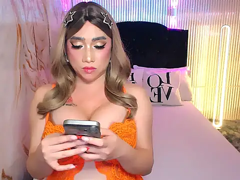 QueenMickaliciousz live sex cam