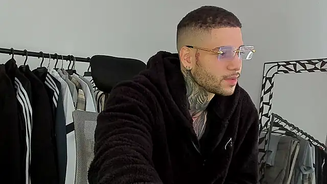 _jamesleandros1 live sex cam