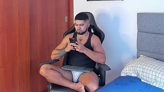 ethaanjones live sex cam