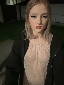 YunnaTyan live sex cam