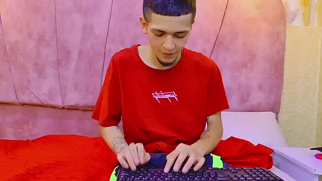 CharlotteandTaylorr live sex cam