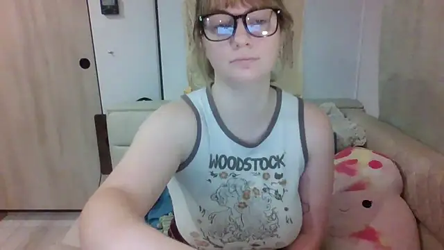 emerieskye20 live sex cam